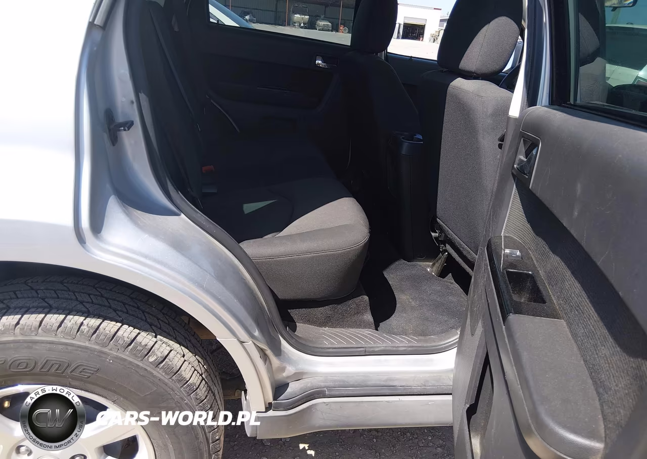 2010 Mazda Tribute I Sport VIN:4F2CY0C73AKM02776 - 8
