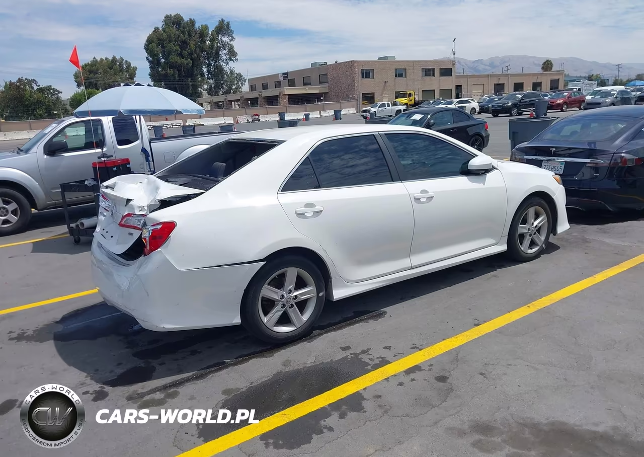 2014 Toyota Camry Se VIN:4T1BF1FK1EU787686 - 4