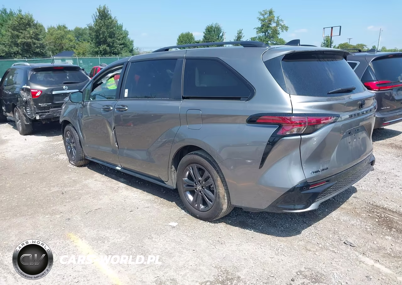 2026 Toyota Sienna Xse VIN:5TDXSKFC1TS228984 - 3