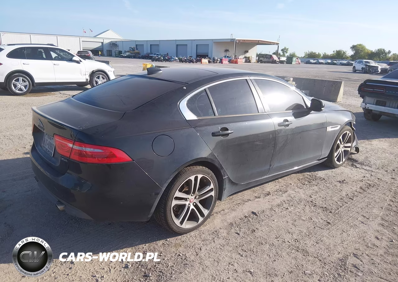 2017 Jaguar Xe 35T Premium VIN:SAJAD4BV5HA955652 - 4