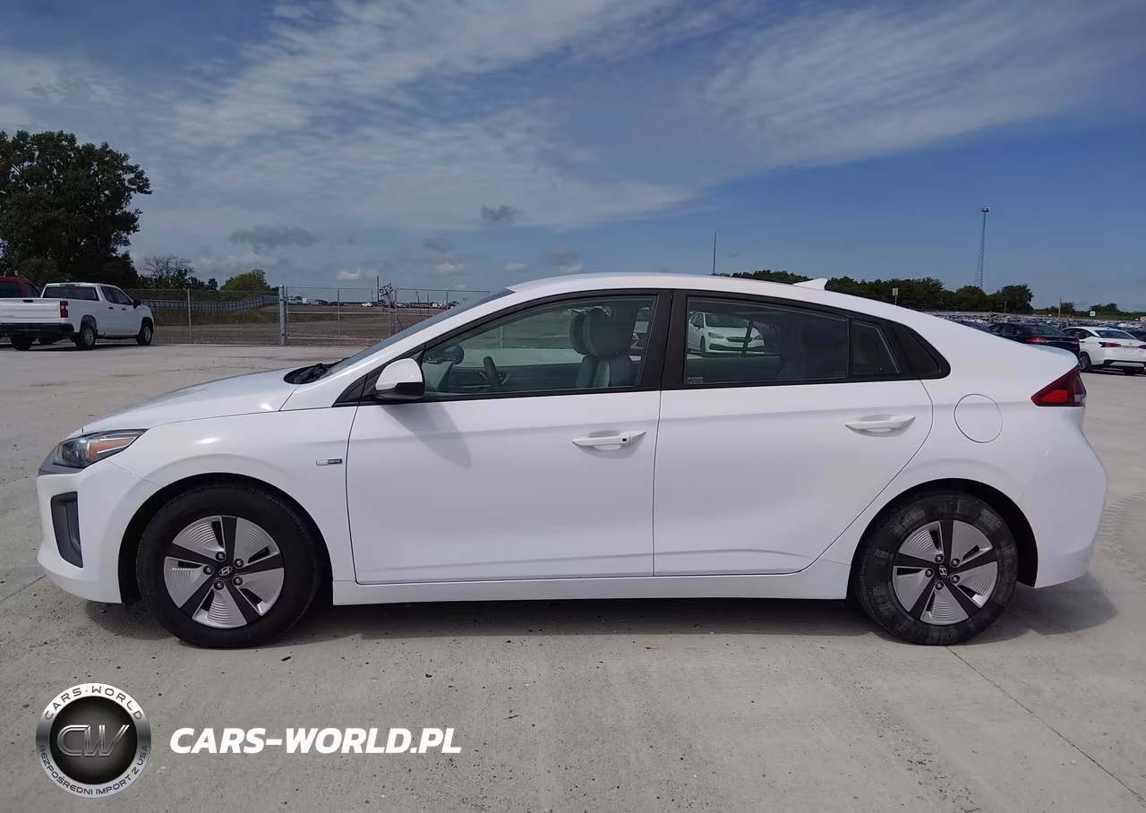 2020 Hyundai Ioniq Hybrid Blue VIN:KMHC65LC1LU233098 - 17