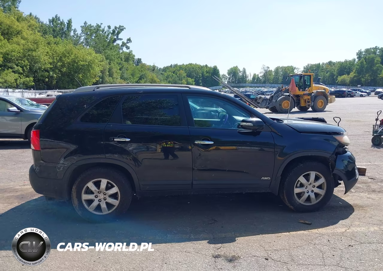 2011 Kia Sorento Lx VIN:5XYKTCA10BG143133 - 13