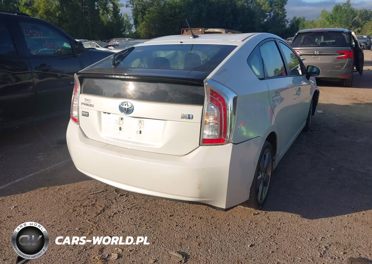 2013 Toyota Prius Three Se VIN:JTDKN3DU2D5610256 - 4