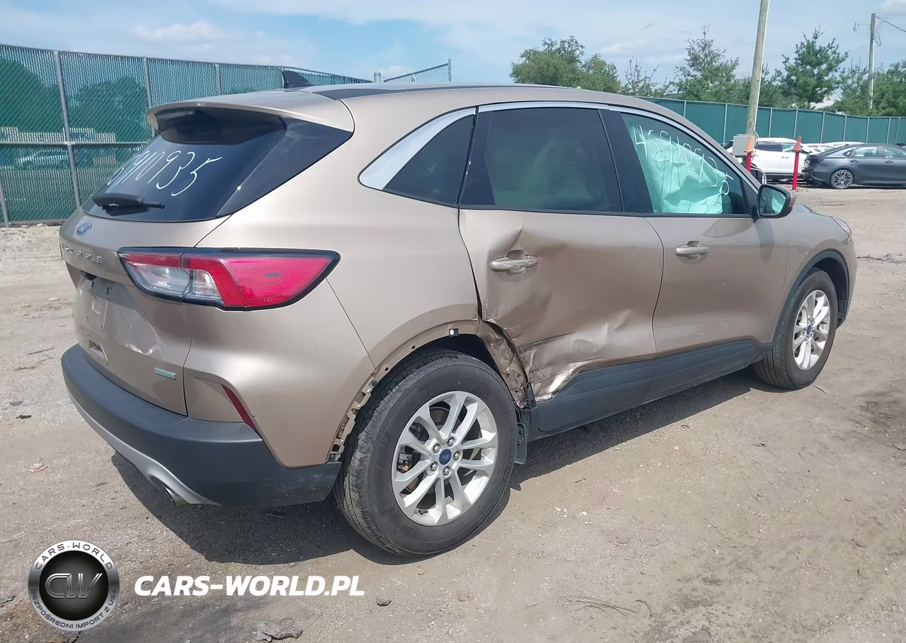2020 Ford Escape Se VIN:1FMCU0G68LUA51167 - 4