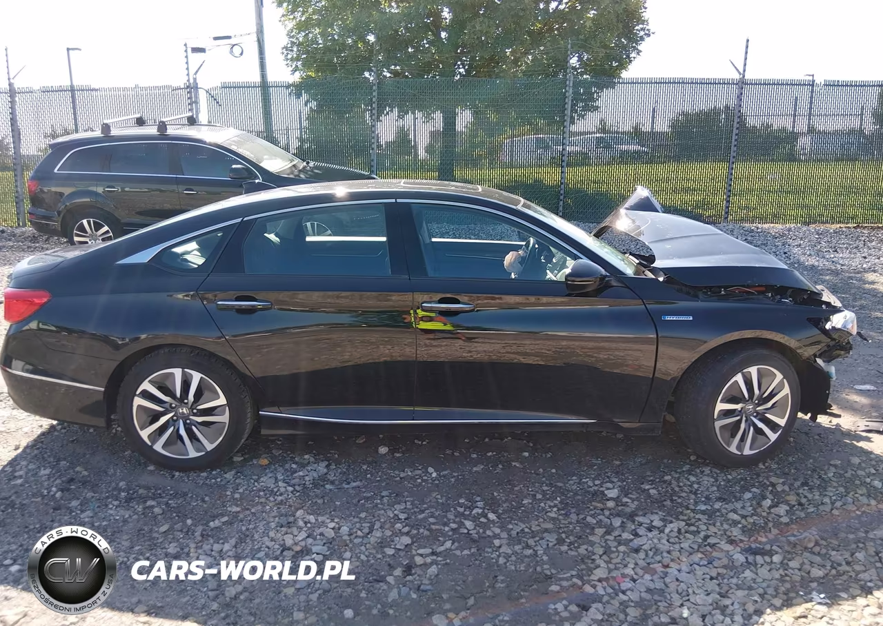 2018 Honda Accord Hybrid Touring VIN:1HGCV3F93JA014817 - 13