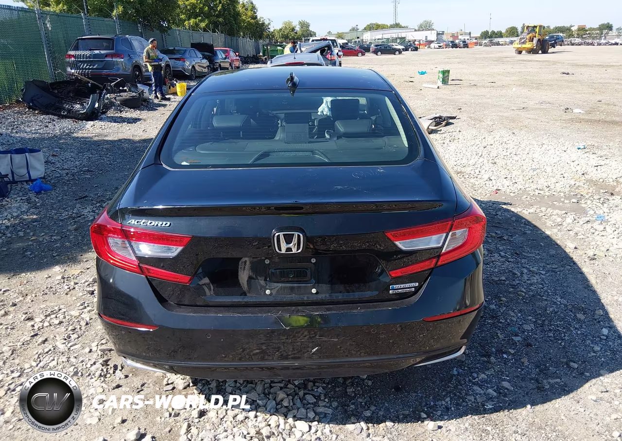2018 Honda Accord Hybrid Touring VIN:1HGCV3F93JA014817 - 16