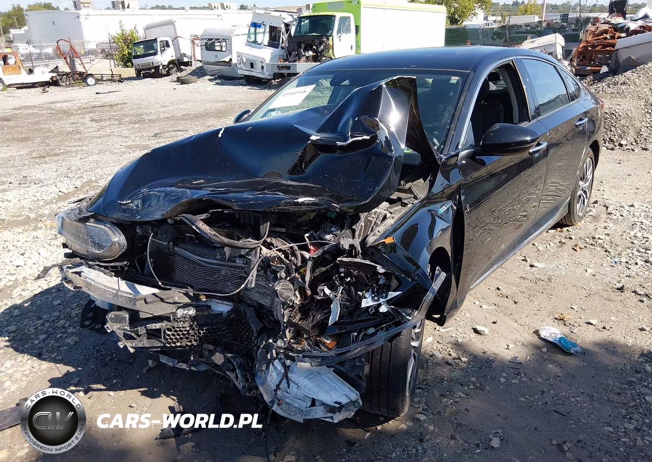2018 Honda Accord Hybrid Touring VIN:1HGCV3F93JA014817 - 17