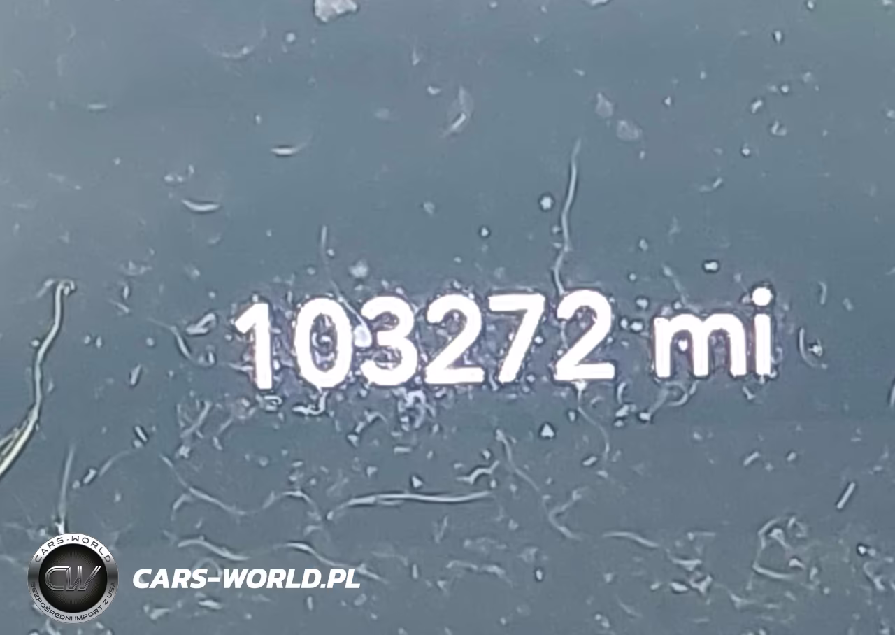 2020 Jeep Wrangler Unlimited Sahara 4X4 VIN:1C4HJXEN3LW147170 - 15