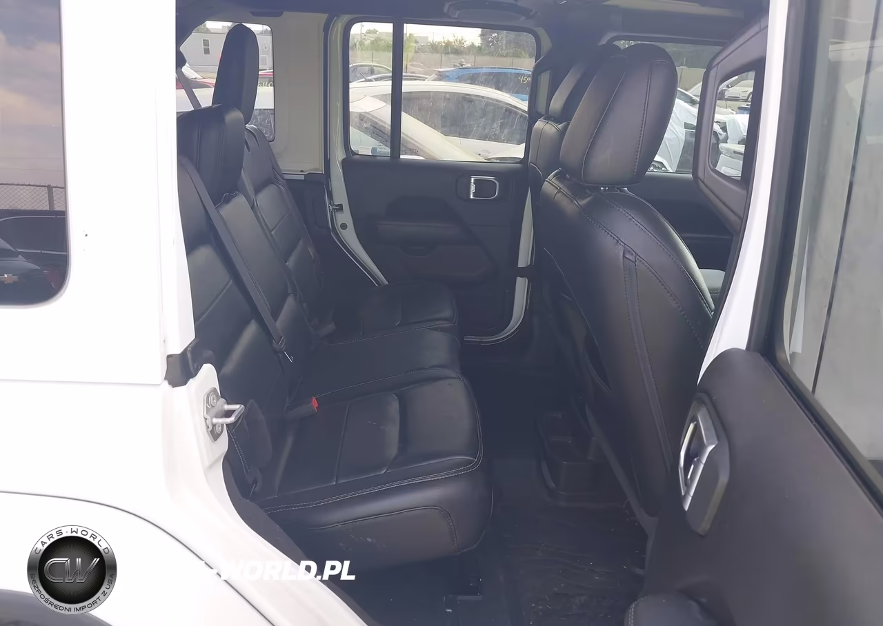 2020 Jeep Wrangler Unlimited Sahara 4X4 VIN:1C4HJXEN3LW147170 - 8