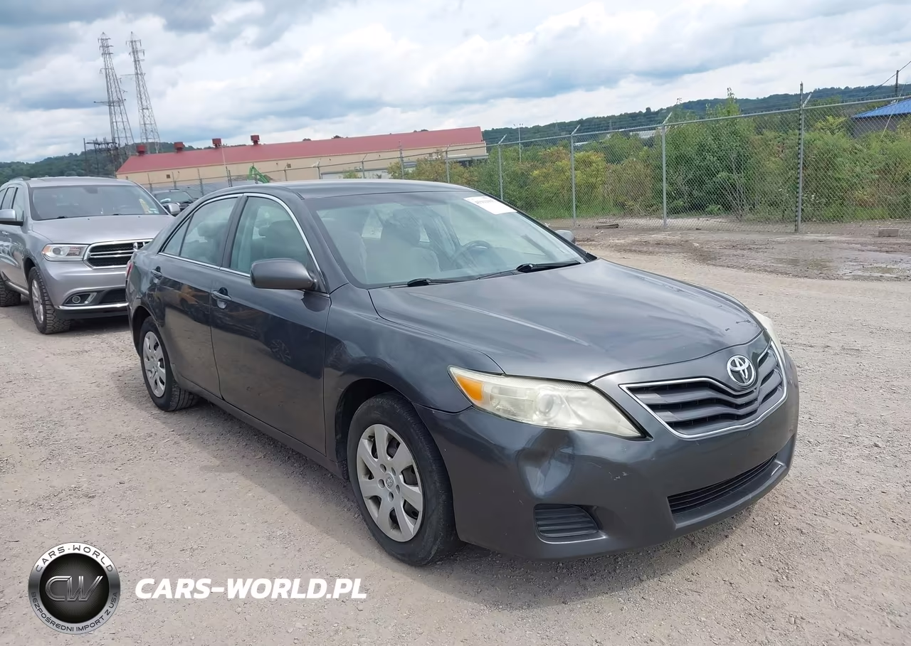 2011 Toyota Camry Le – zdjęcie 1 z 13