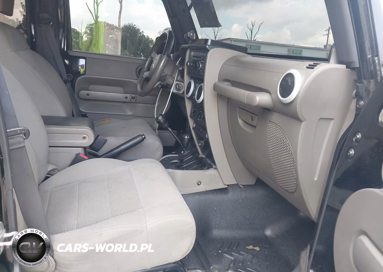 2008 Jeep Wrangler Unlimited Sahara VIN:1J8GA59168L574092 - 5