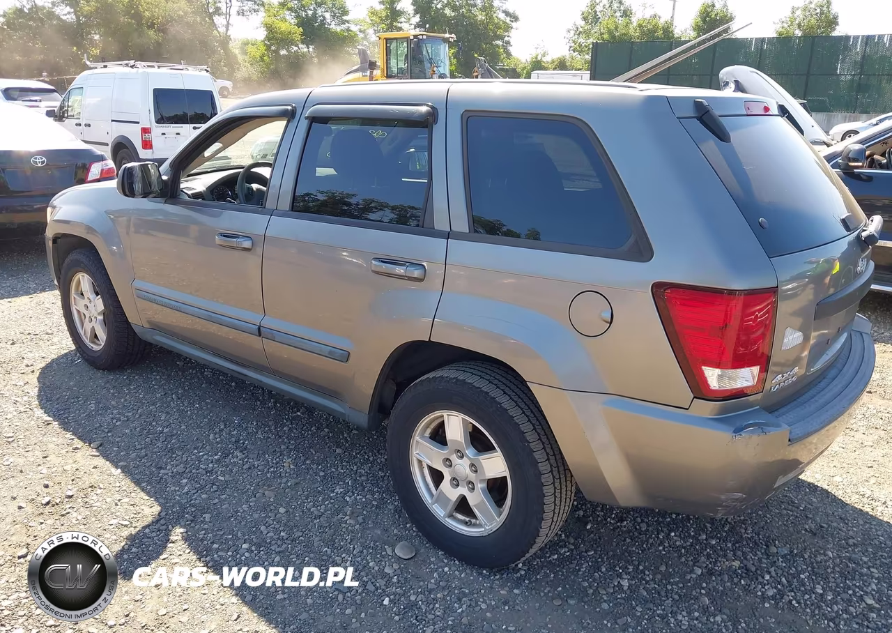 2007 Jeep Grand Cherokee Laredo VIN:1J8GR48K47C681623 - 3