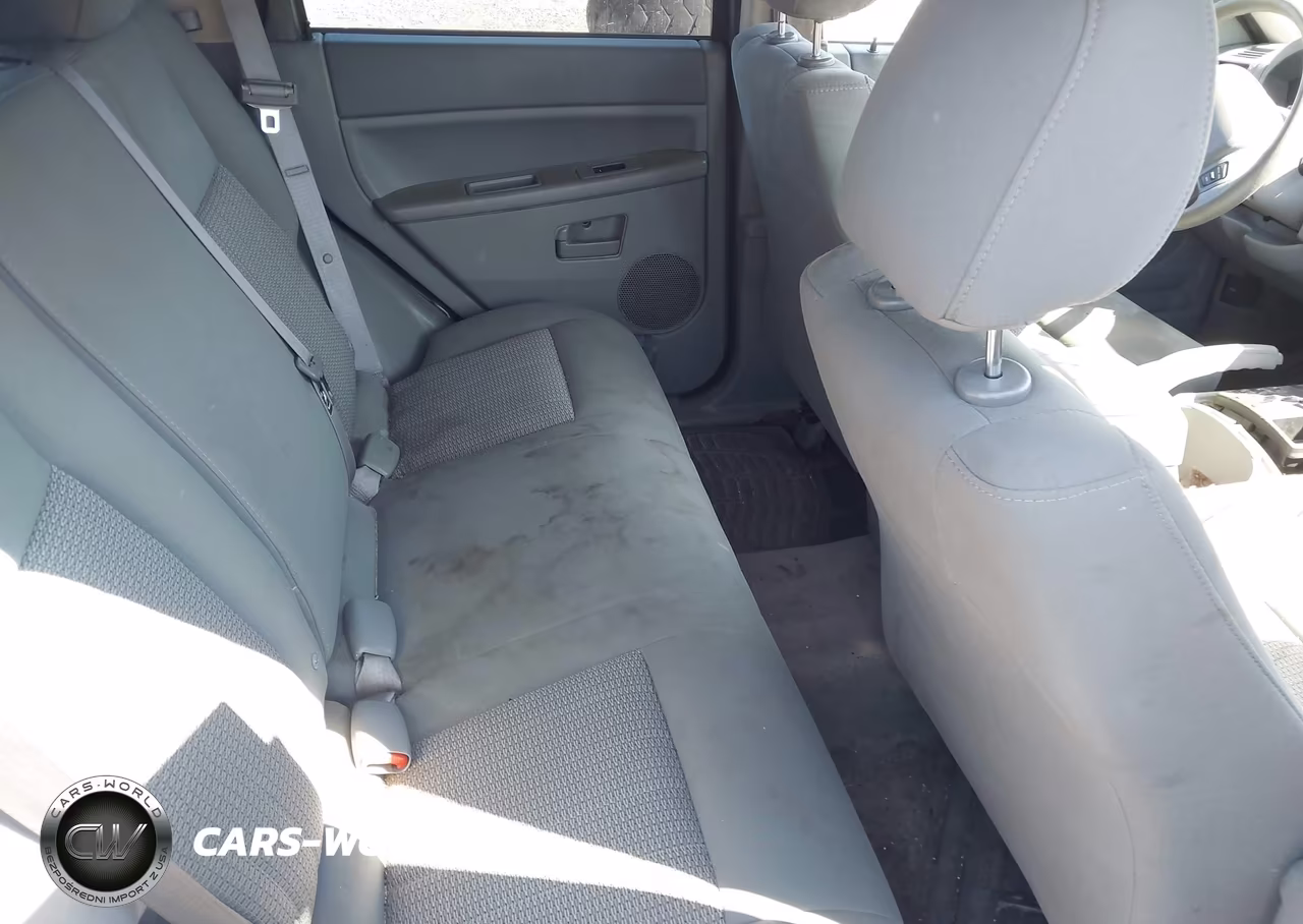 2007 Jeep Grand Cherokee Laredo VIN:1J8GR48K47C681623 - 8