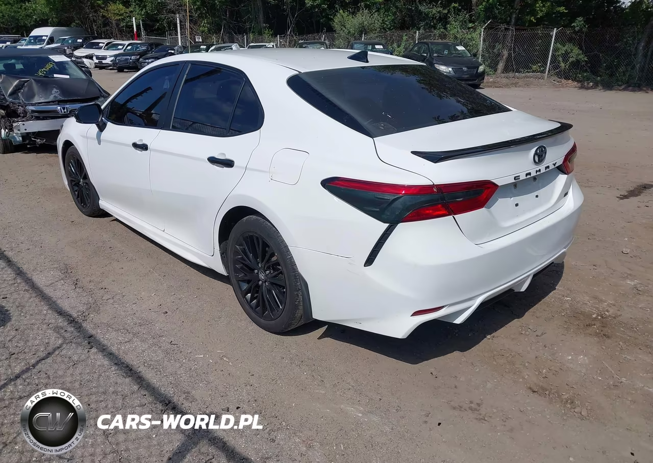 2020 Toyota Camry Se Nightshade Edition VIN:4T1G11AK4LU300571 - 3