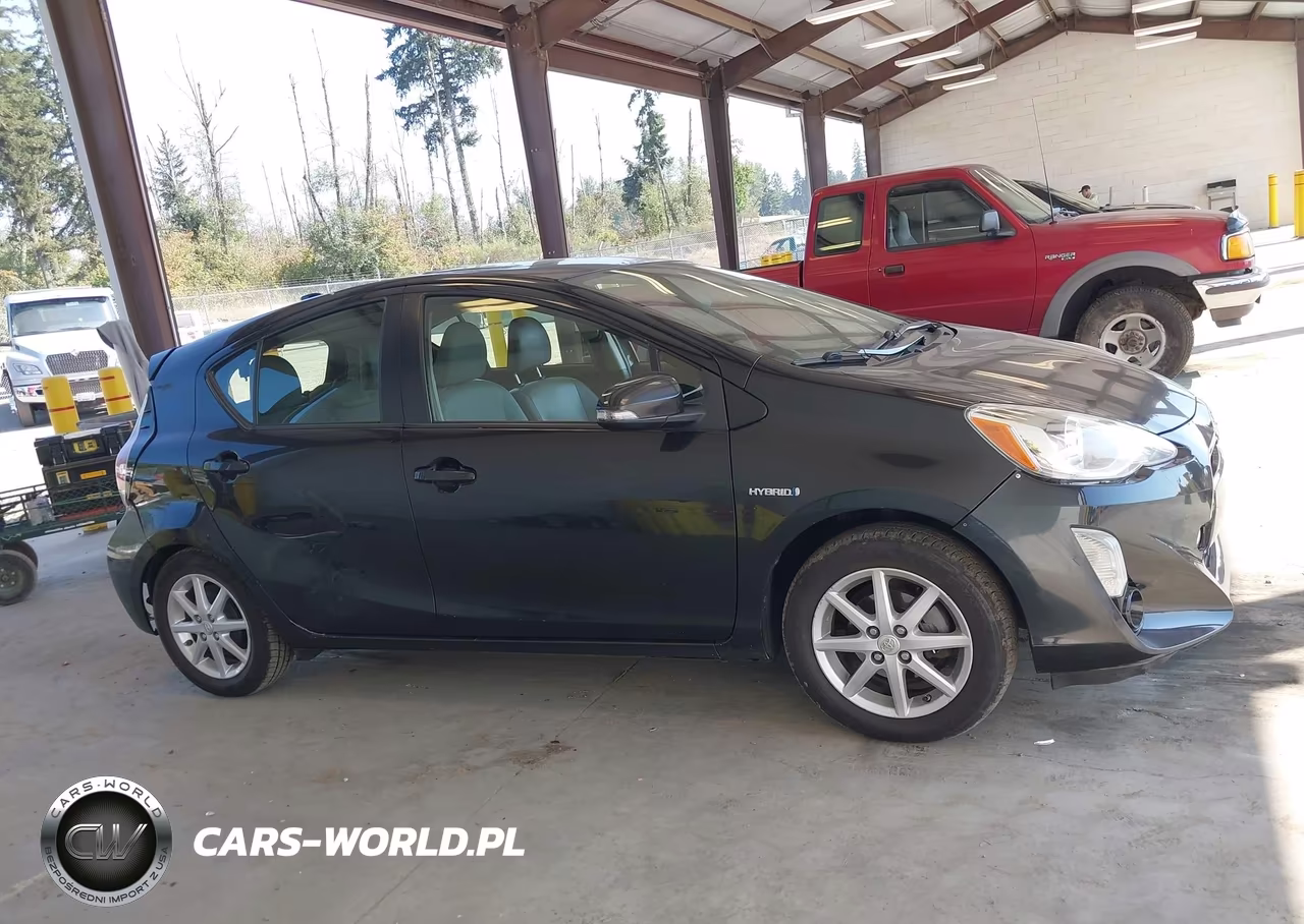 2015 Toyota Prius C Four VIN:JTDKDTB34F1093159 - 13