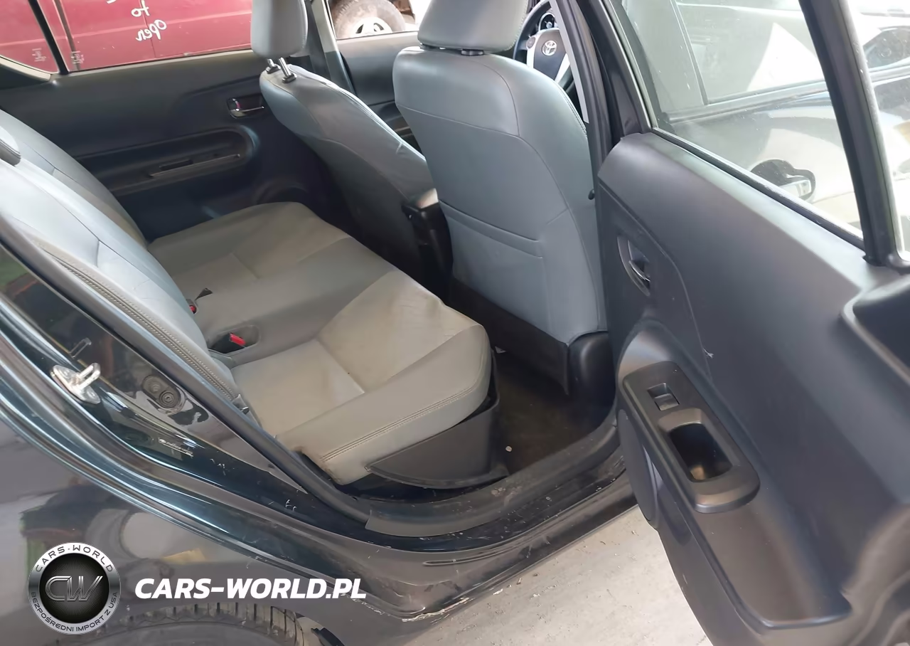 2015 Toyota Prius C Four VIN:JTDKDTB34F1093159 - 8