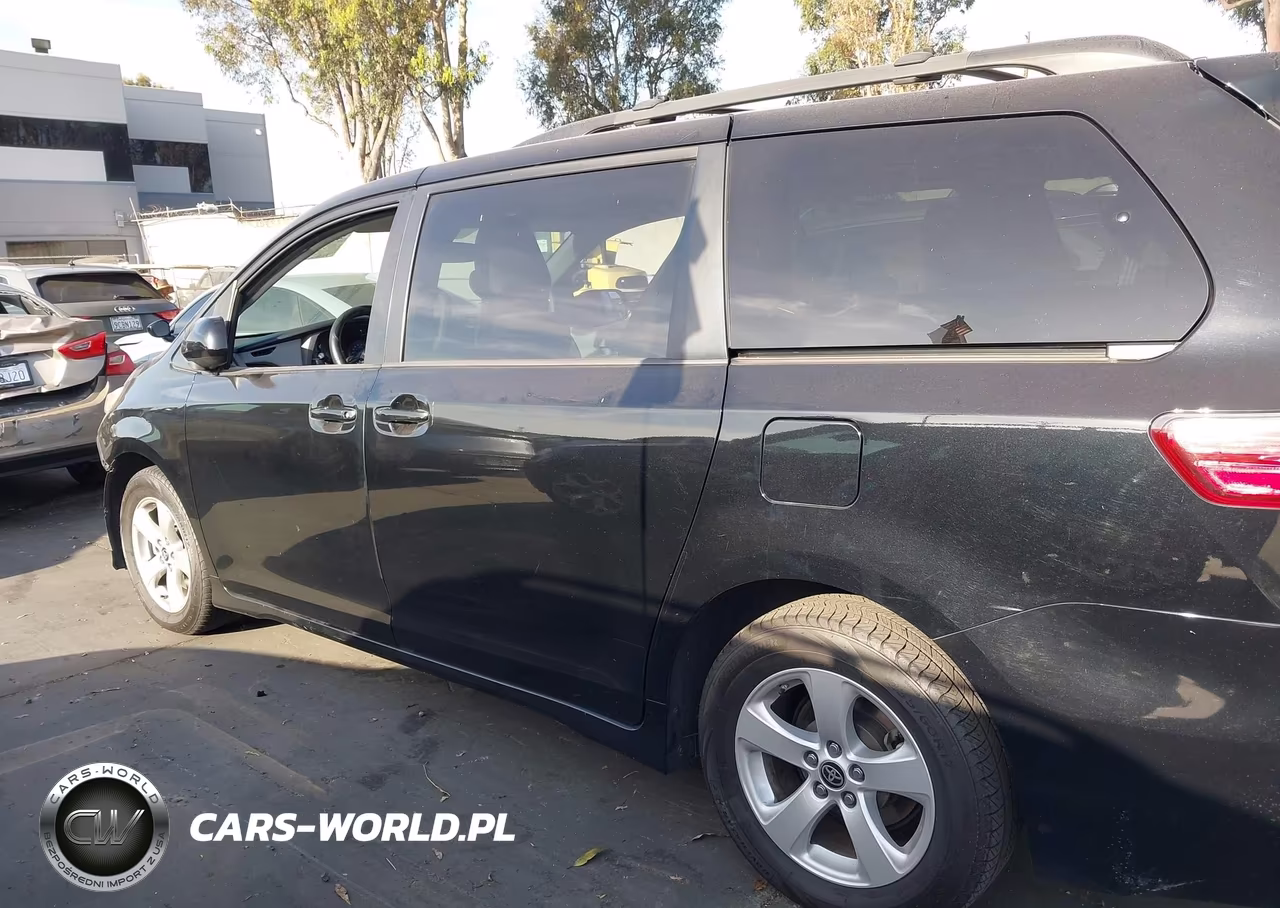 2020 Toyota Sienna Le VIN:5TDKZ3DCXLS072409 - 14