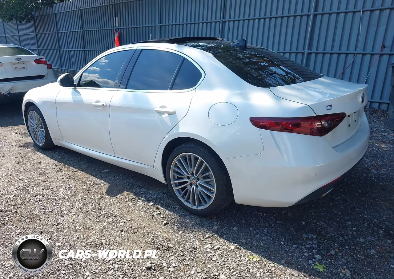 2018 Alfa Romeo Giulia Ti Lusso Awd VIN:ZARFAEEN1J7572783 - 3