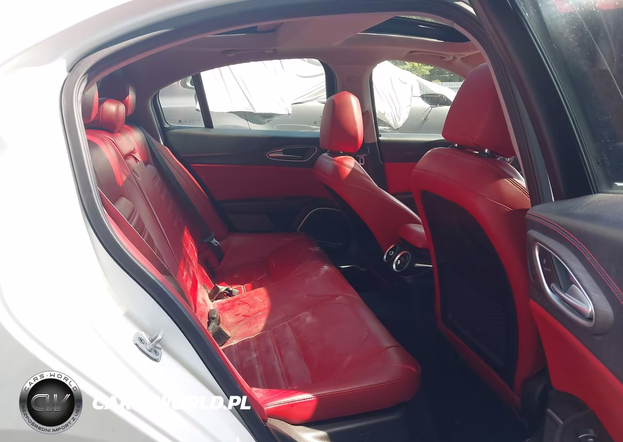 2018 Alfa Romeo Giulia Ti Lusso Awd VIN:ZARFAEEN1J7572783 - 8