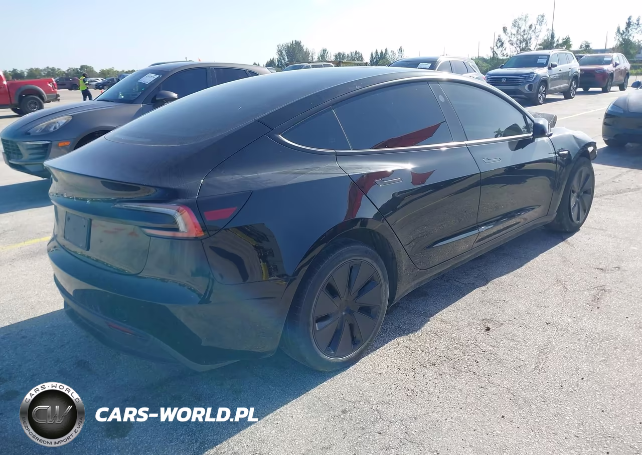 2025 Tesla Model 3 VIN:5YJ3E1EA0SF981117 - 4