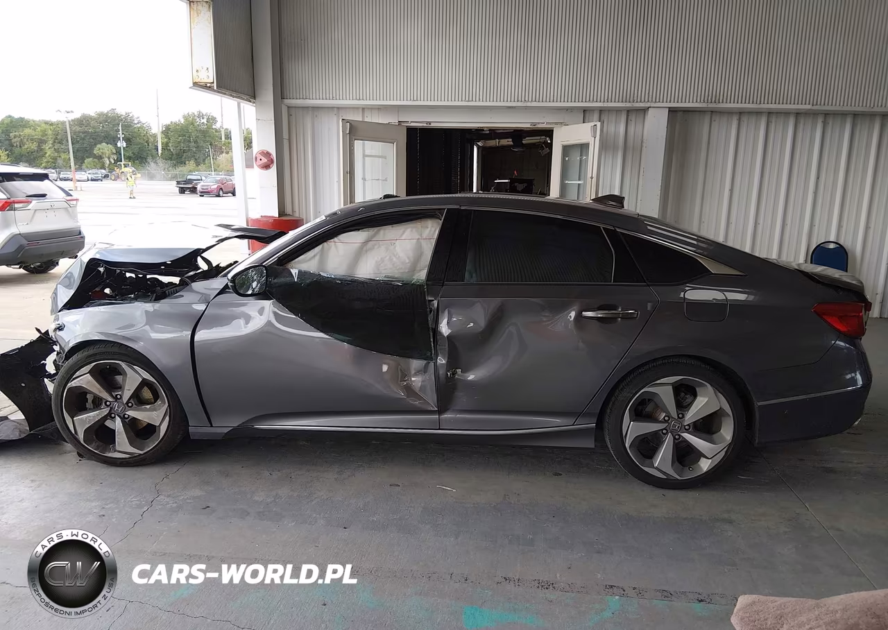 2018 Honda Accord Touring VIN:1HGCV1F90JA056110 - 14