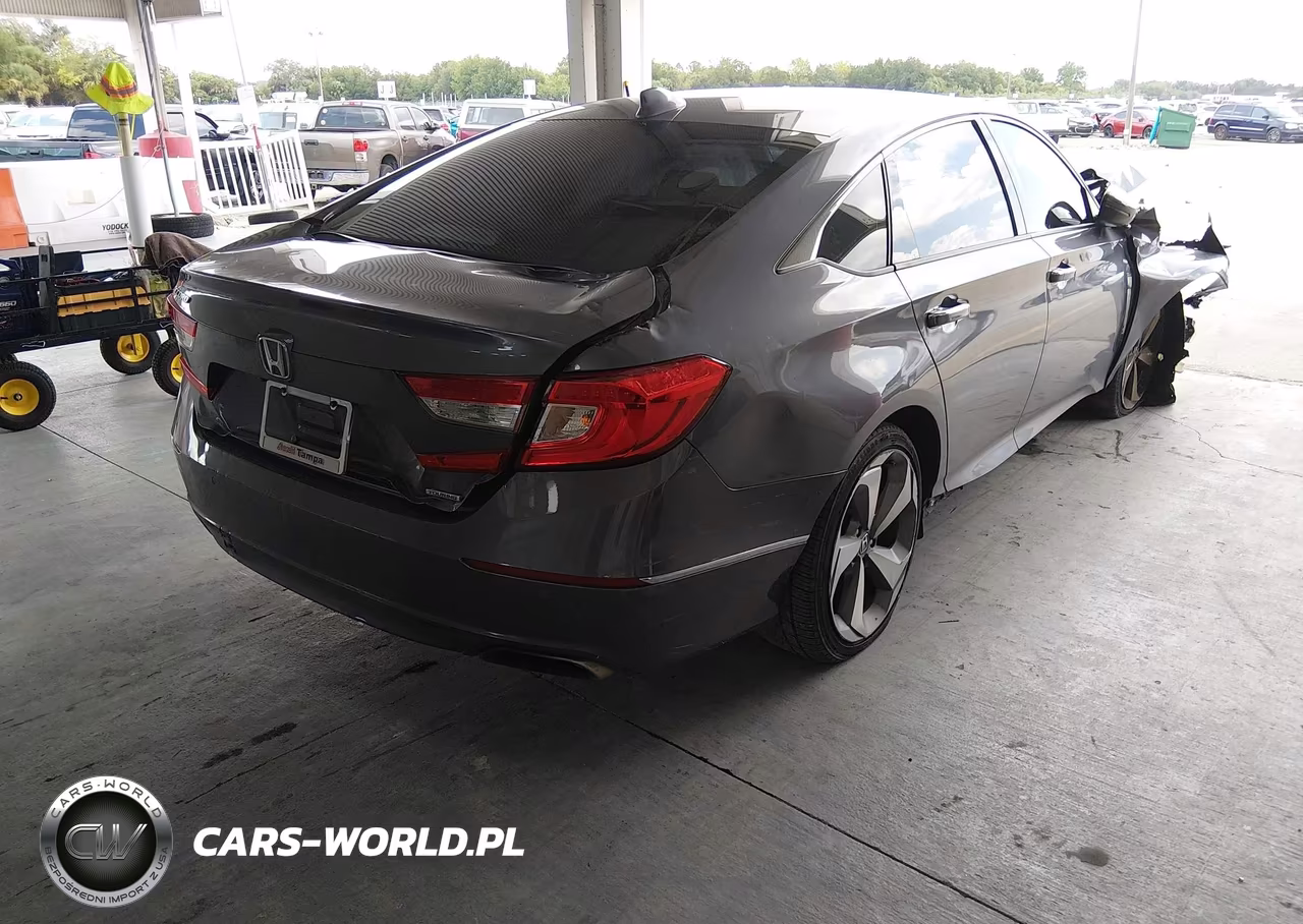 2018 Honda Accord Touring VIN:1HGCV1F90JA056110 - 4