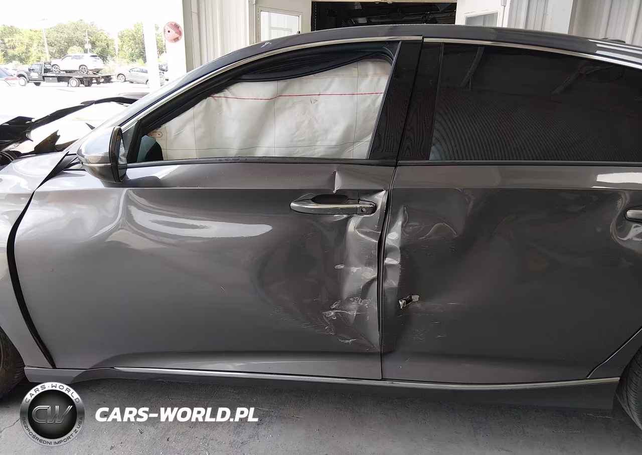 2018 Honda Accord Touring VIN:1HGCV1F90JA056110 - 6