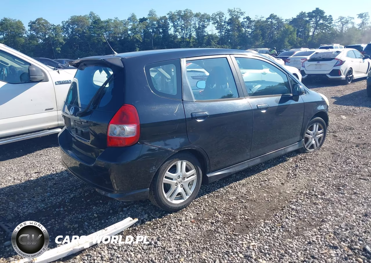 2008 Honda Fit Sport VIN:JHMGD38648S001082 - 4