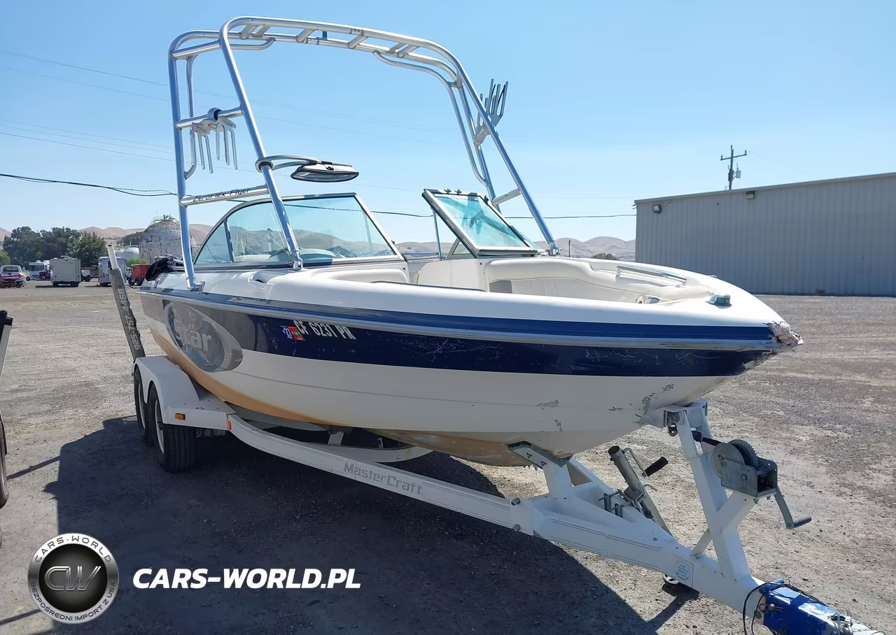 2000 Mastercraft Boat