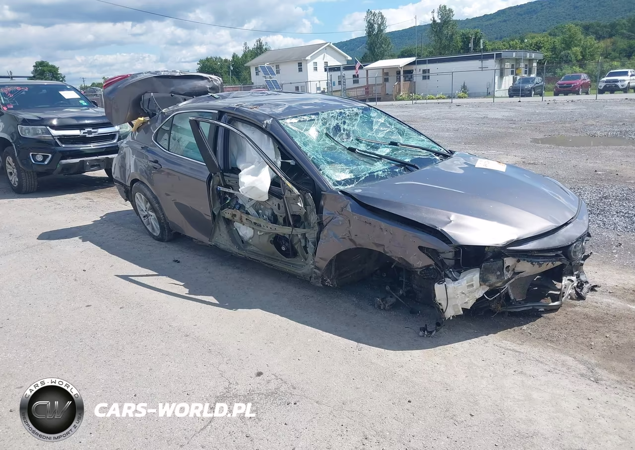2022 Toyota Camry Le – zdjęcie 1 z 15