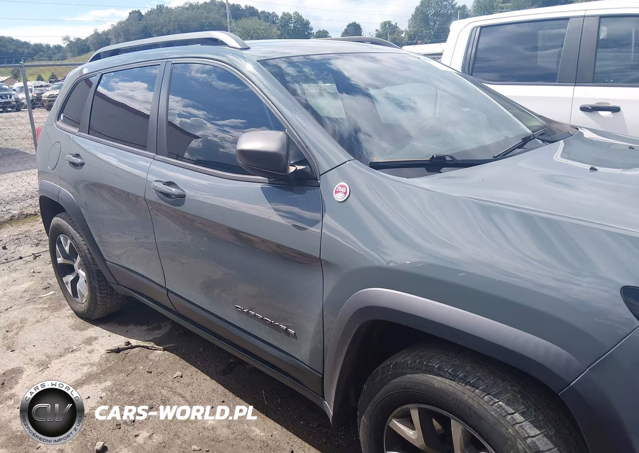 2015 Jeep Cherokee Trailhawk VIN:1C4PJMBS8FW650444 - 13