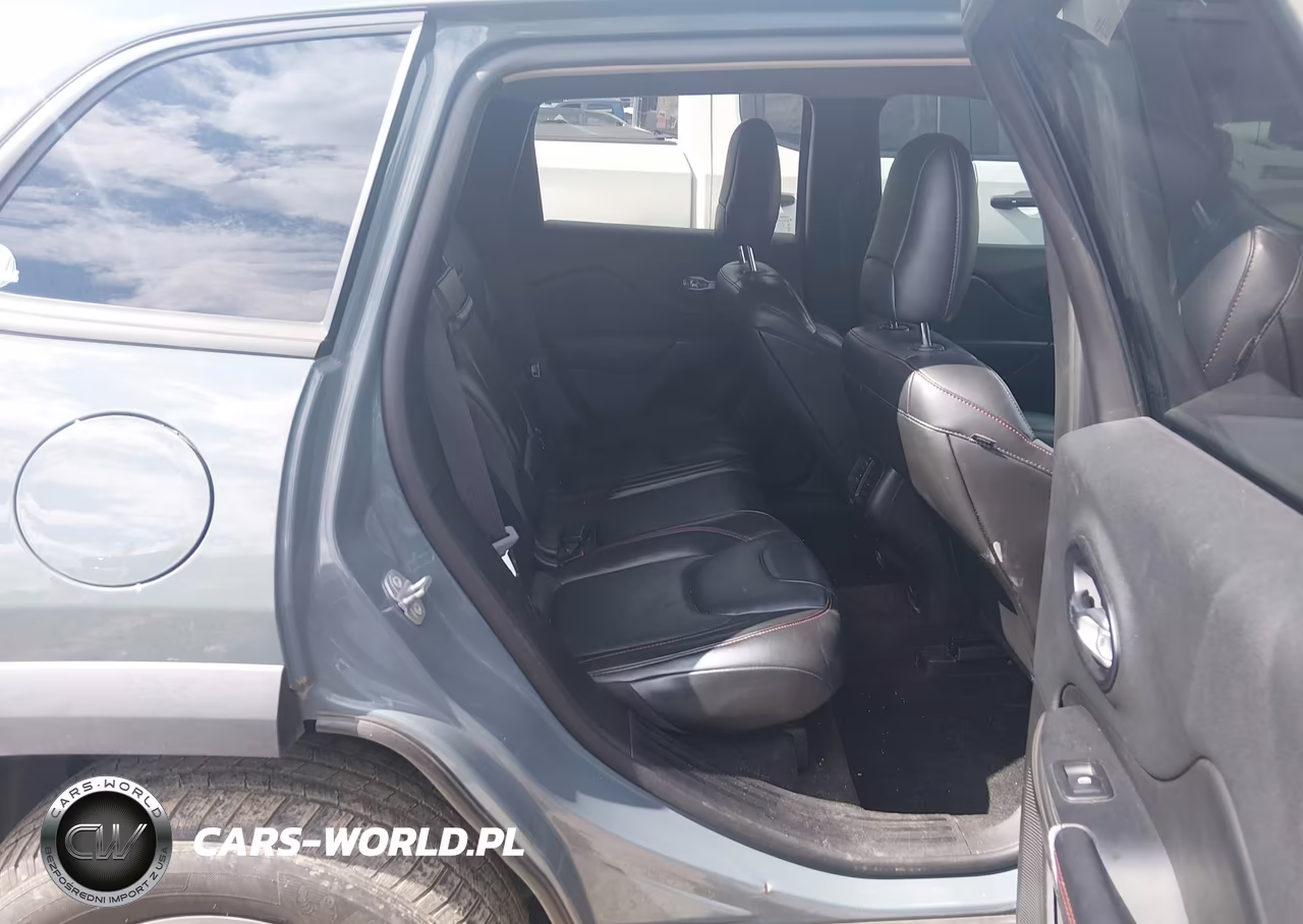 2015 Jeep Cherokee Trailhawk VIN:1C4PJMBS8FW650444 - 8