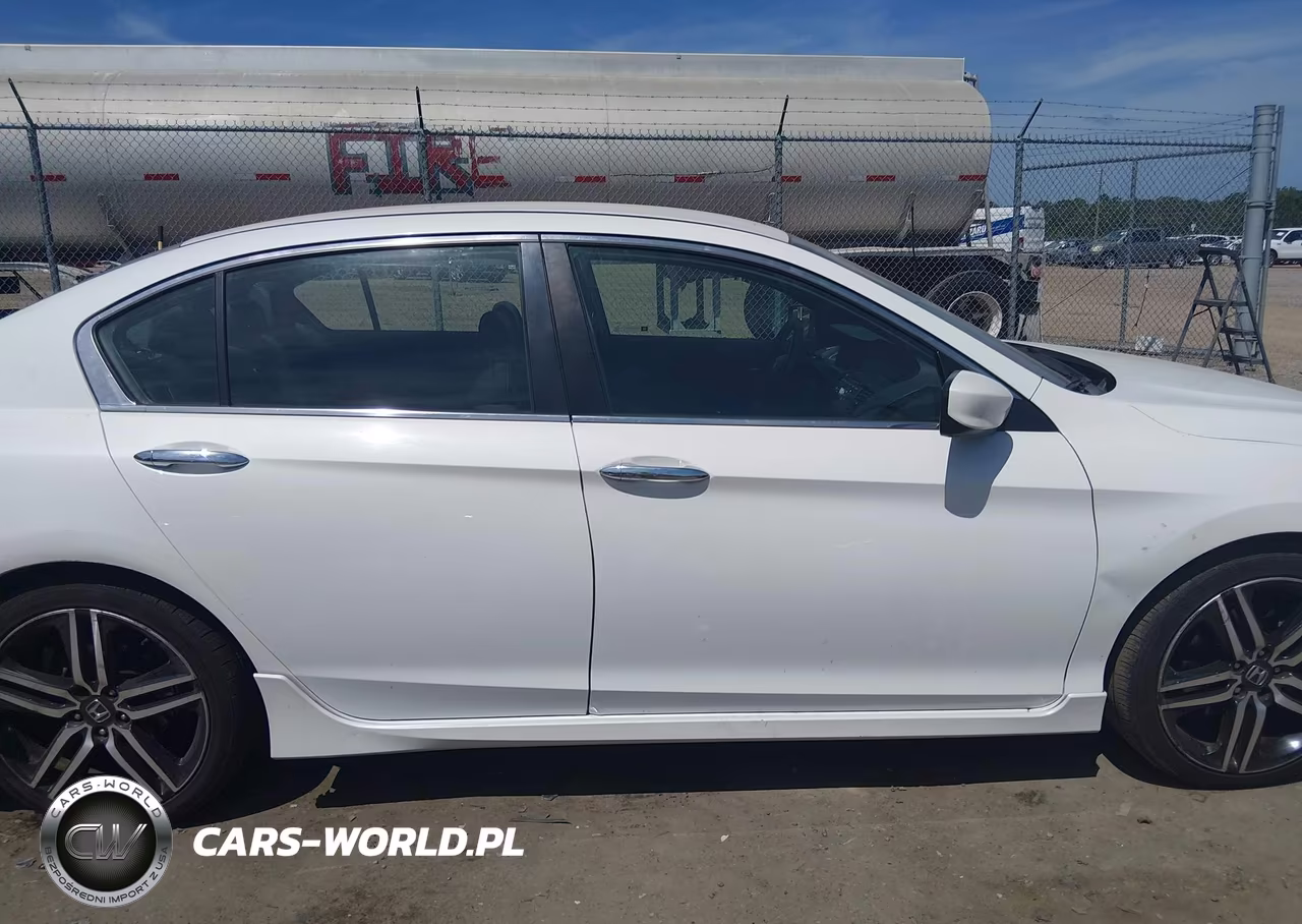 2017 Honda Accord Sport VIN:1HGCR2F52HA026866 - 13