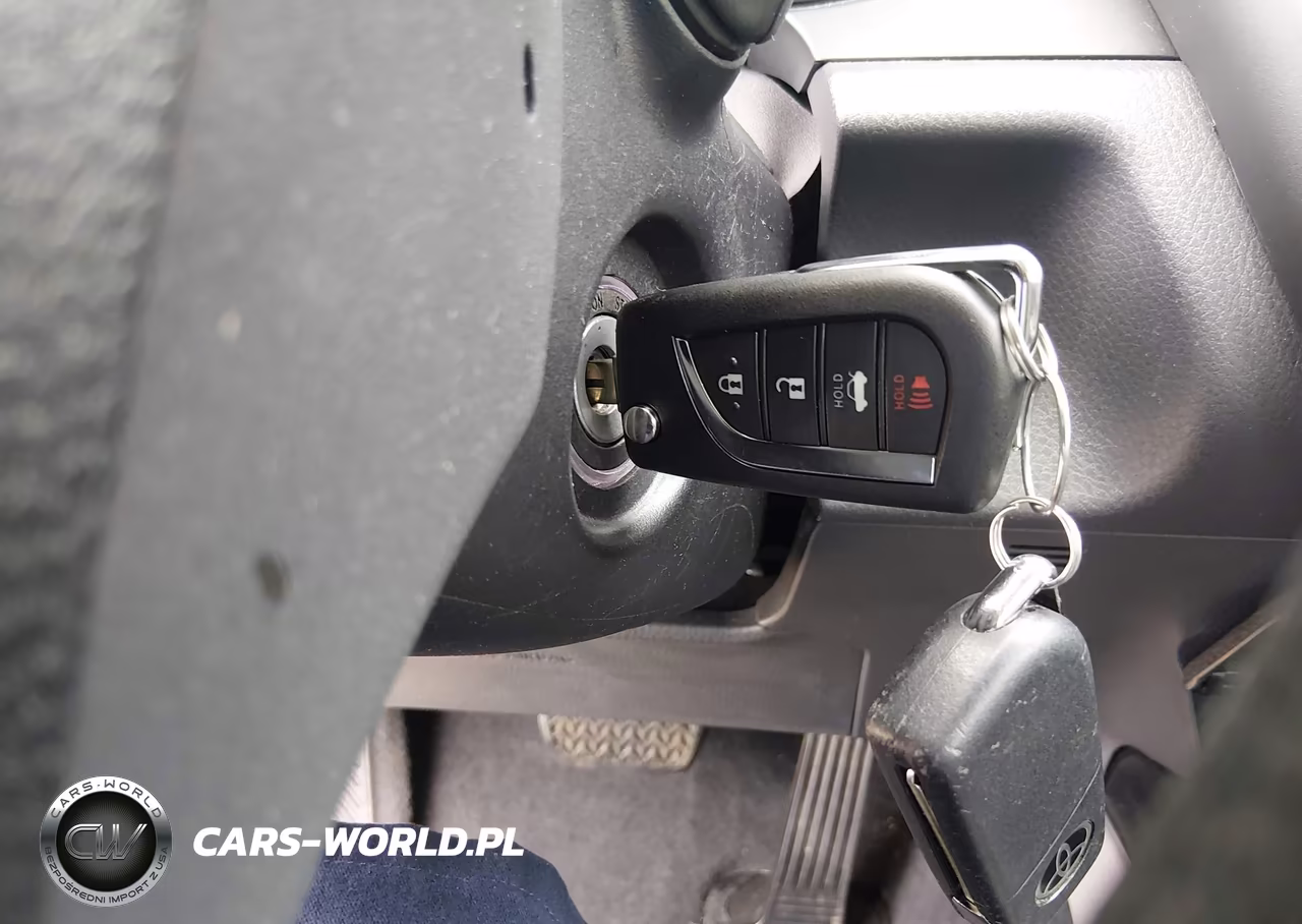2020 Toyota Camry L VIN:4T1A11AKXLU507682 - 11