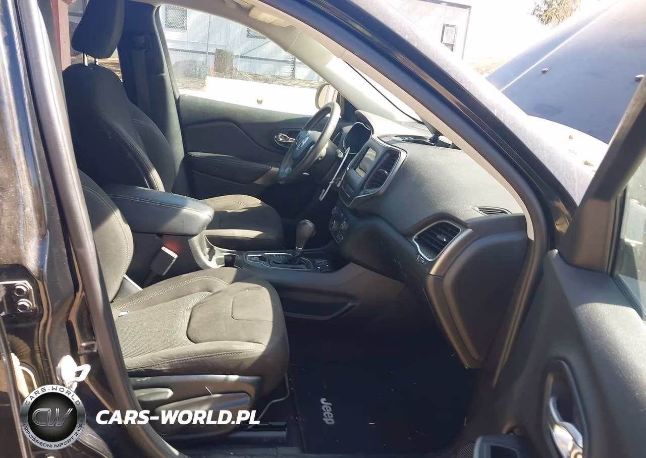 2019 Jeep Cherokee Latitude Fwd VIN:1C4PJLCB2KD134580 - 5