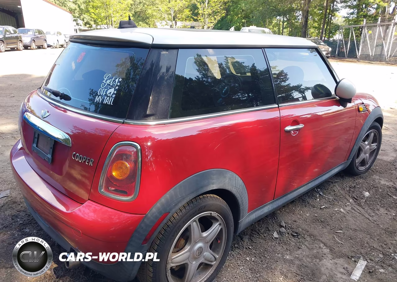 2008 Mini Cooper Hardtop VIN:WMWMF33518TT59891 - 4