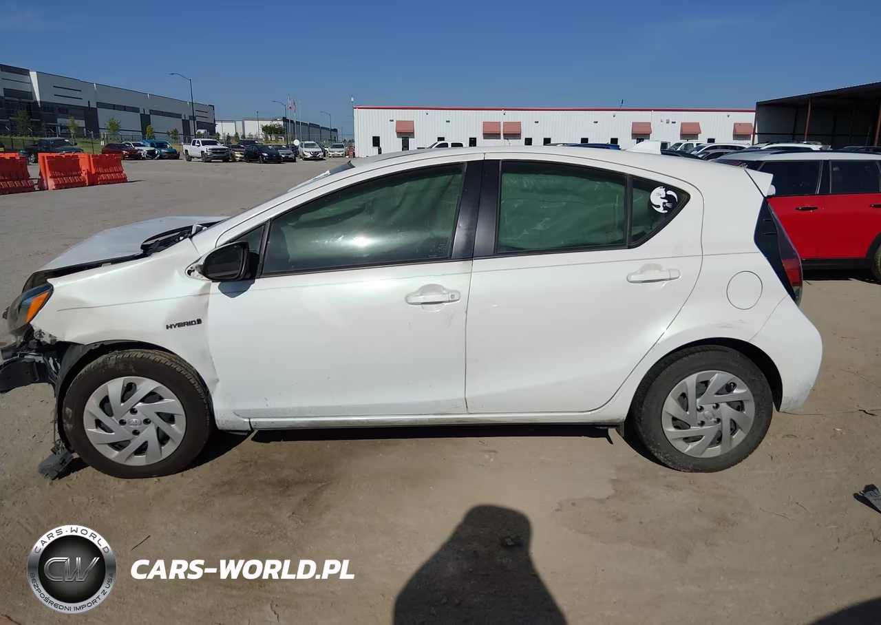 2016 Toyota Prius C One VIN:JTDKDTB31G1128175 - 15
