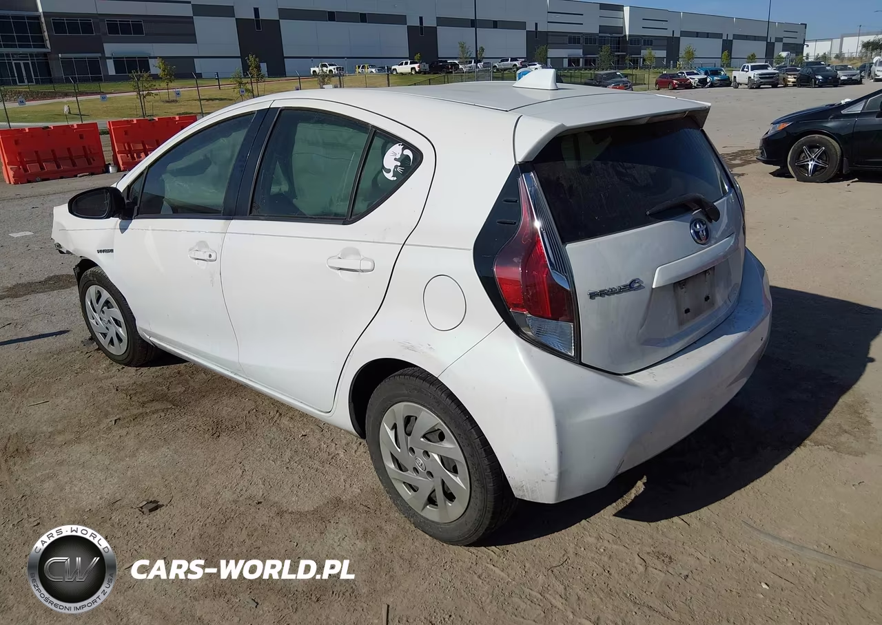 2016 Toyota Prius C One VIN:JTDKDTB31G1128175 - 3