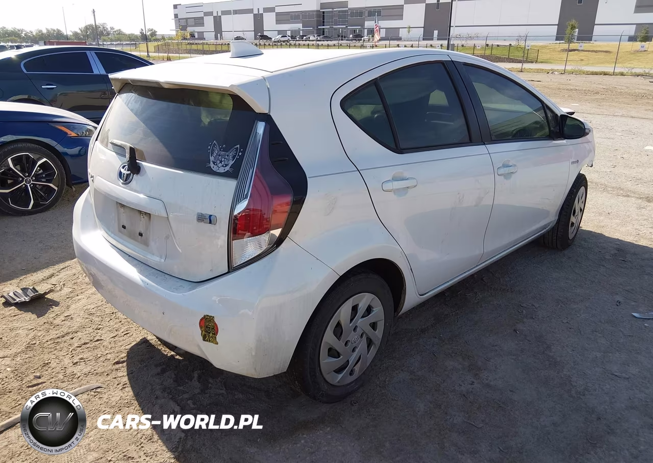 2016 Toyota Prius C One VIN:JTDKDTB31G1128175 - 4