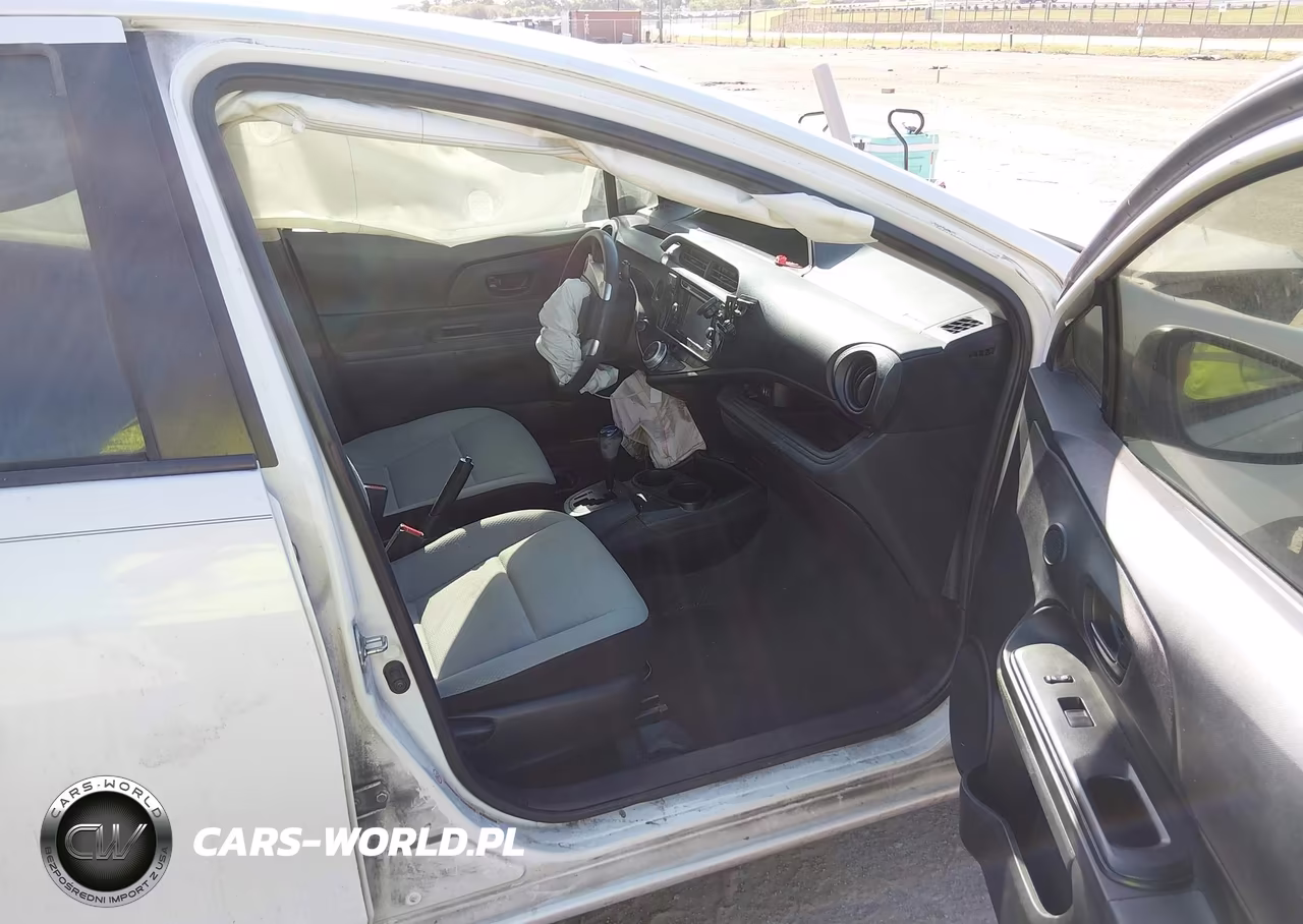 2016 Toyota Prius C One VIN:JTDKDTB31G1128175 - 5