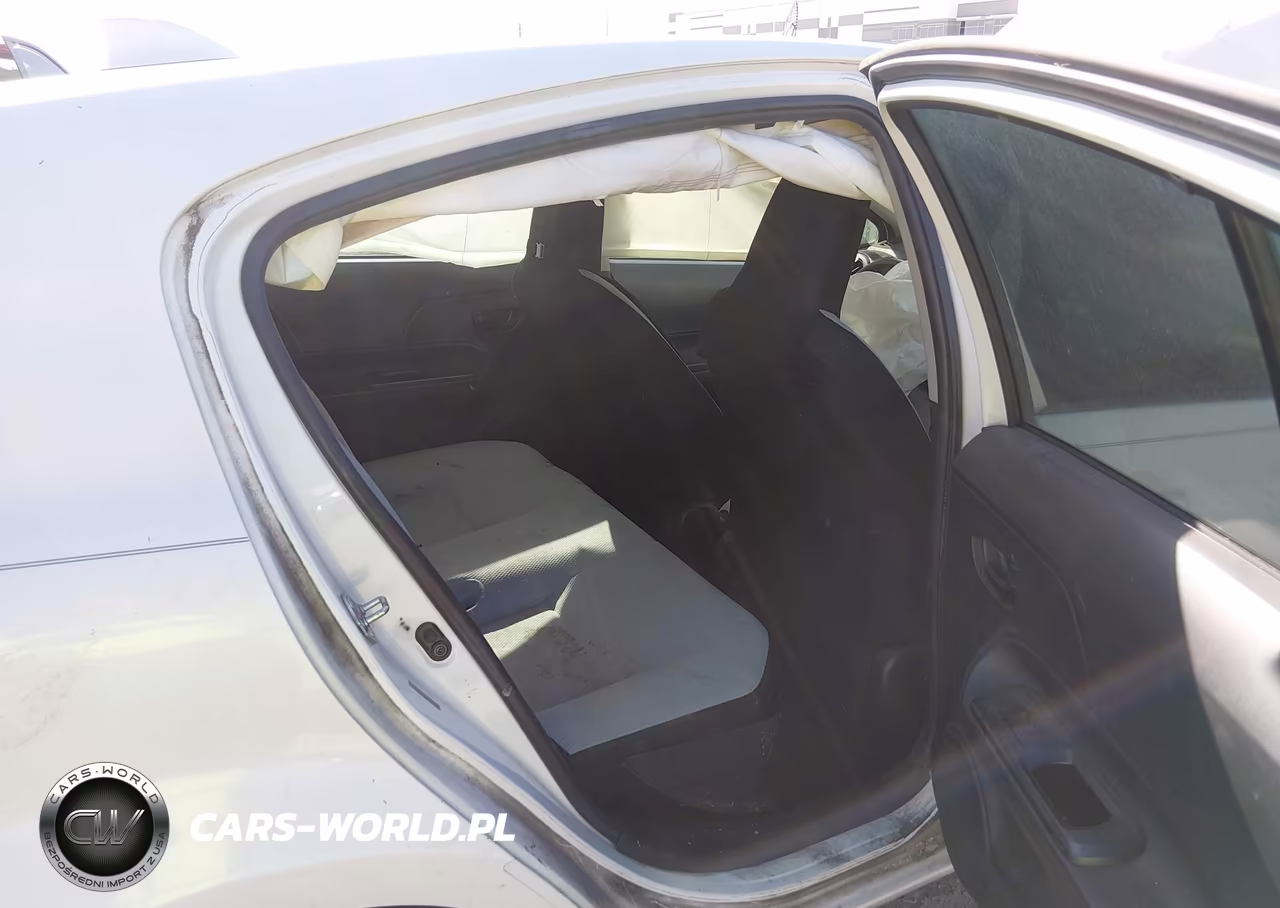 2016 Toyota Prius C One VIN:JTDKDTB31G1128175 - 8
