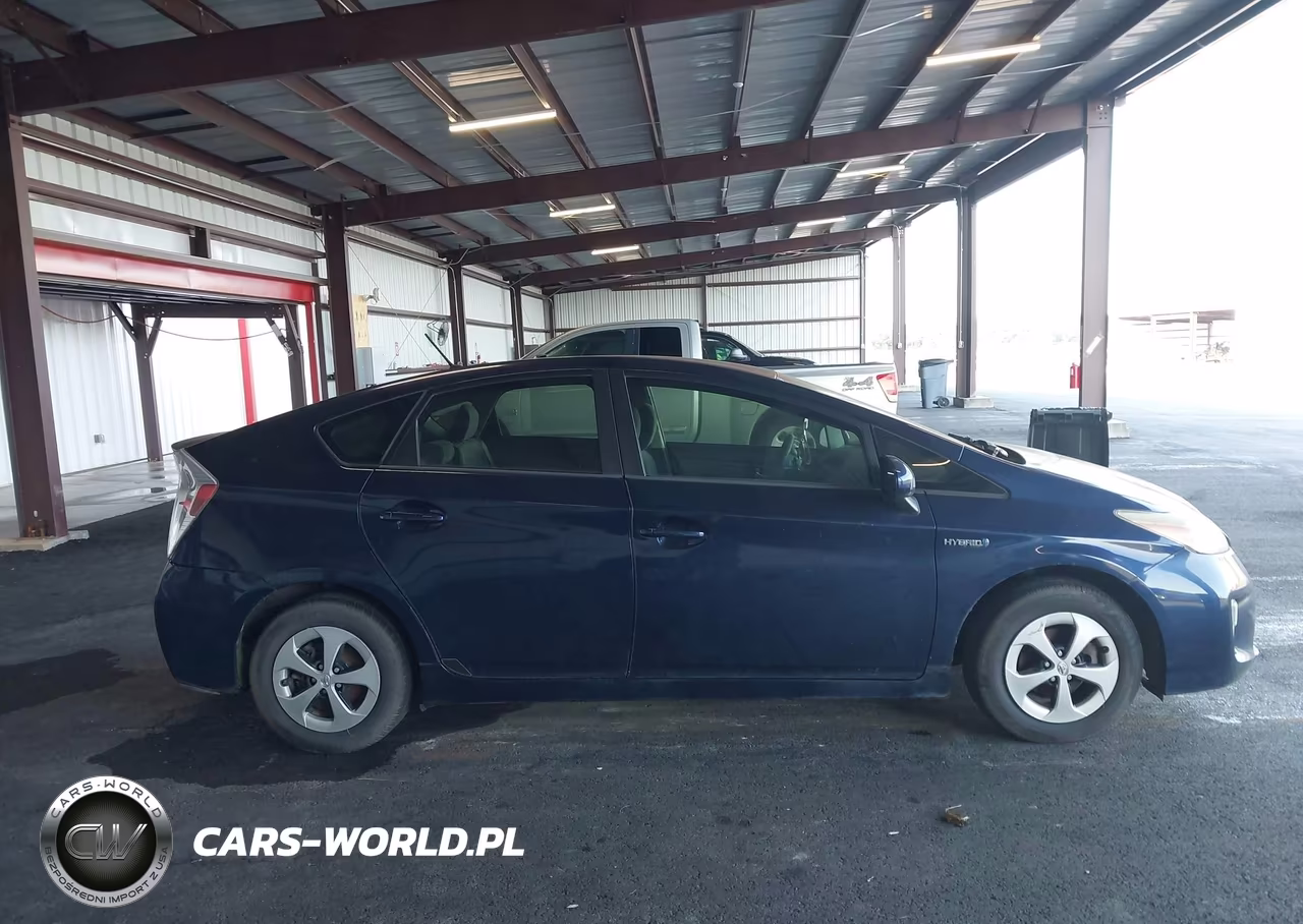 2013 Toyota Prius Two VIN:JTDKN3DU6D0351736 - 13