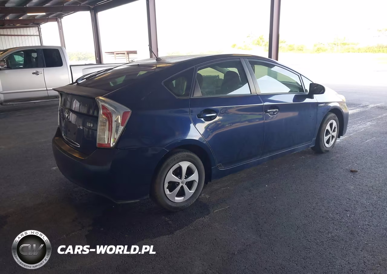 2013 Toyota Prius Two VIN:JTDKN3DU6D0351736 - 4