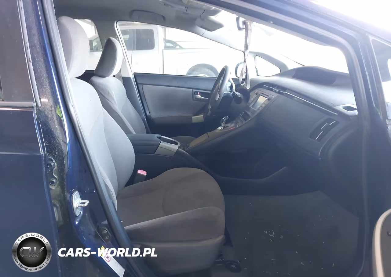 2013 Toyota Prius Two VIN:JTDKN3DU6D0351736 - 5