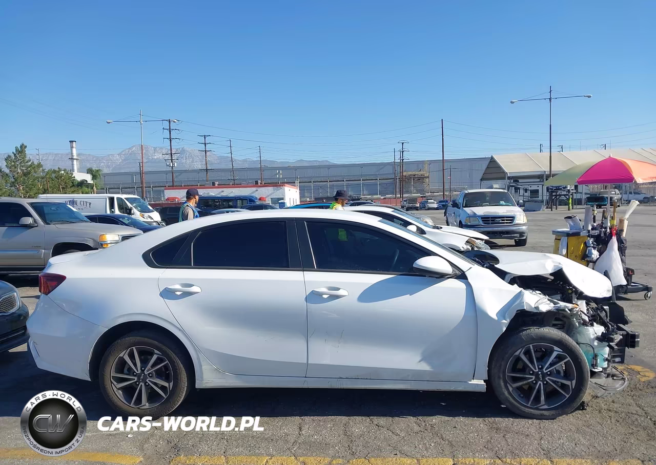 2023 Kia Forte Lxs VIN:3KPF24AD0PE653698 - 13