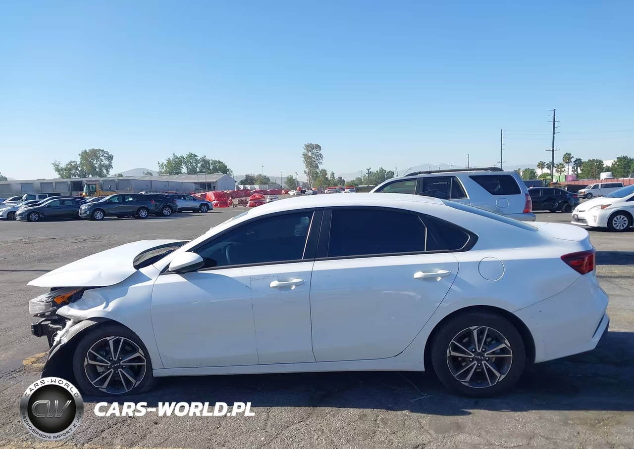 2023 Kia Forte Lxs VIN:3KPF24AD0PE653698 - 14