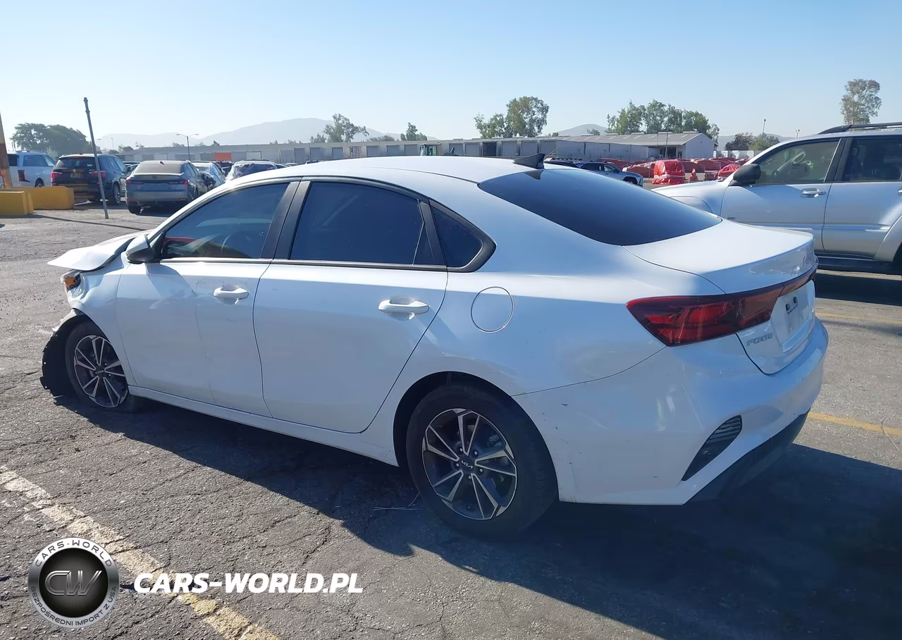 2023 Kia Forte Lxs VIN:3KPF24AD0PE653698 - 3