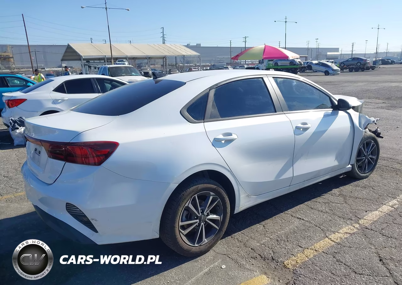 2023 Kia Forte Lxs VIN:3KPF24AD0PE653698 - 4