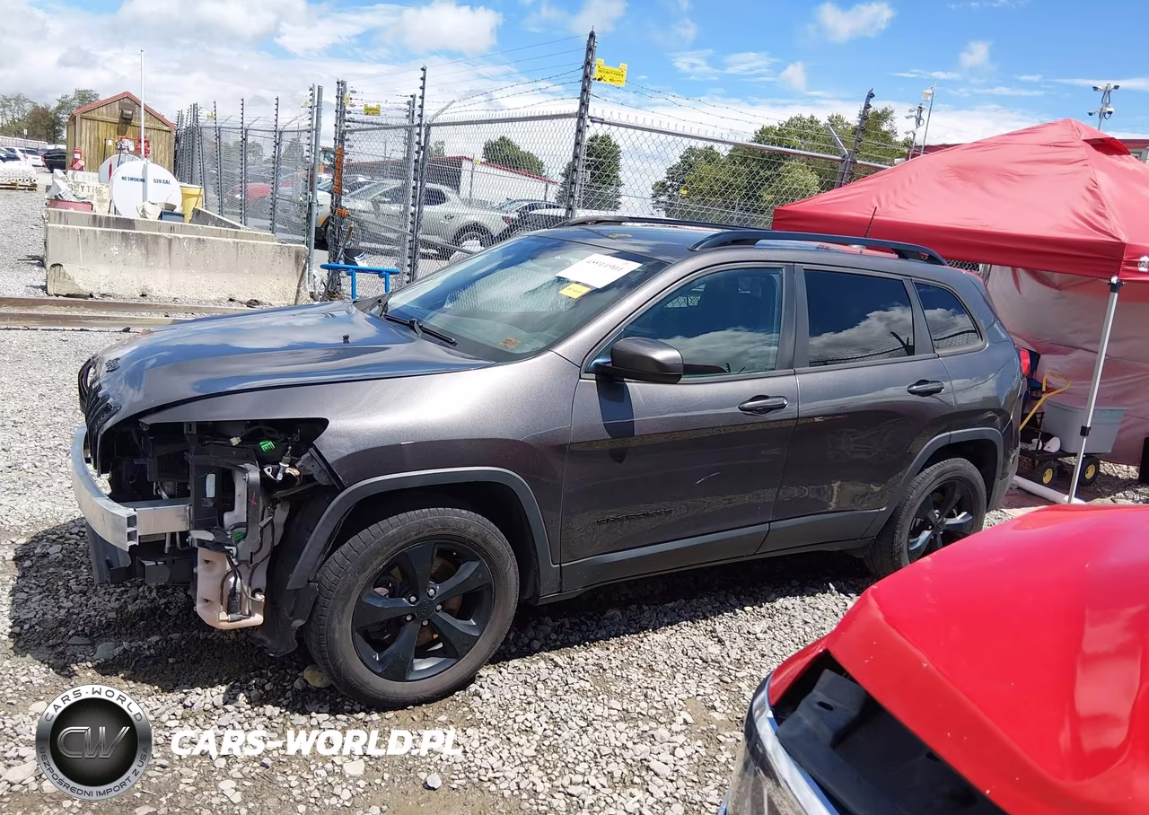 2018 Jeep Cherokee Latitude 4X4 VIN:1C4PJMCB1JD501733 - 15