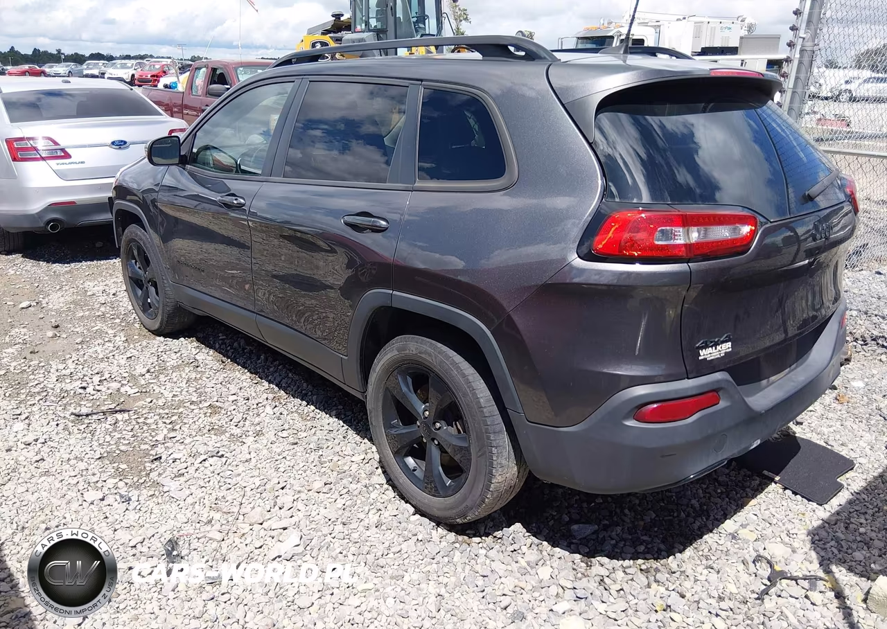 2018 Jeep Cherokee Latitude 4X4 VIN:1C4PJMCB1JD501733 - 3